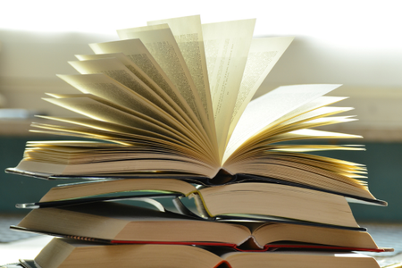 5 libri in cerca di una Biblioteca