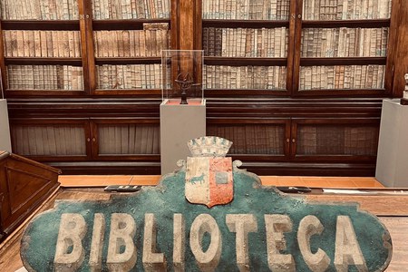 L’insegna della Biblioteca